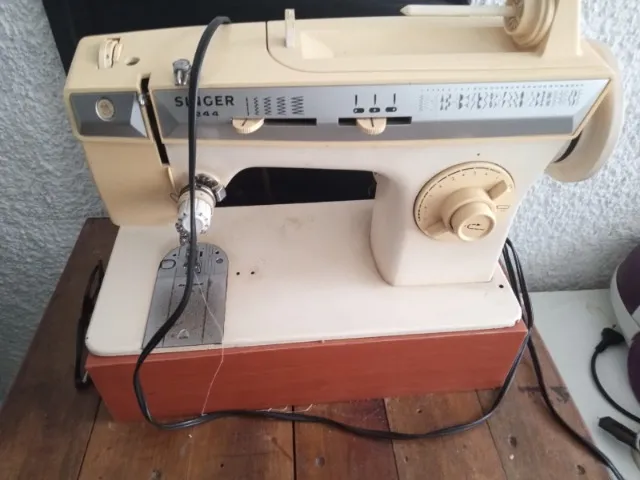 Máquina de Costura Singer 244