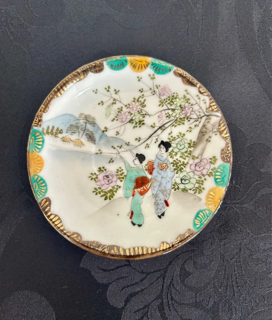 Prato decorativo de porcelana japonesa