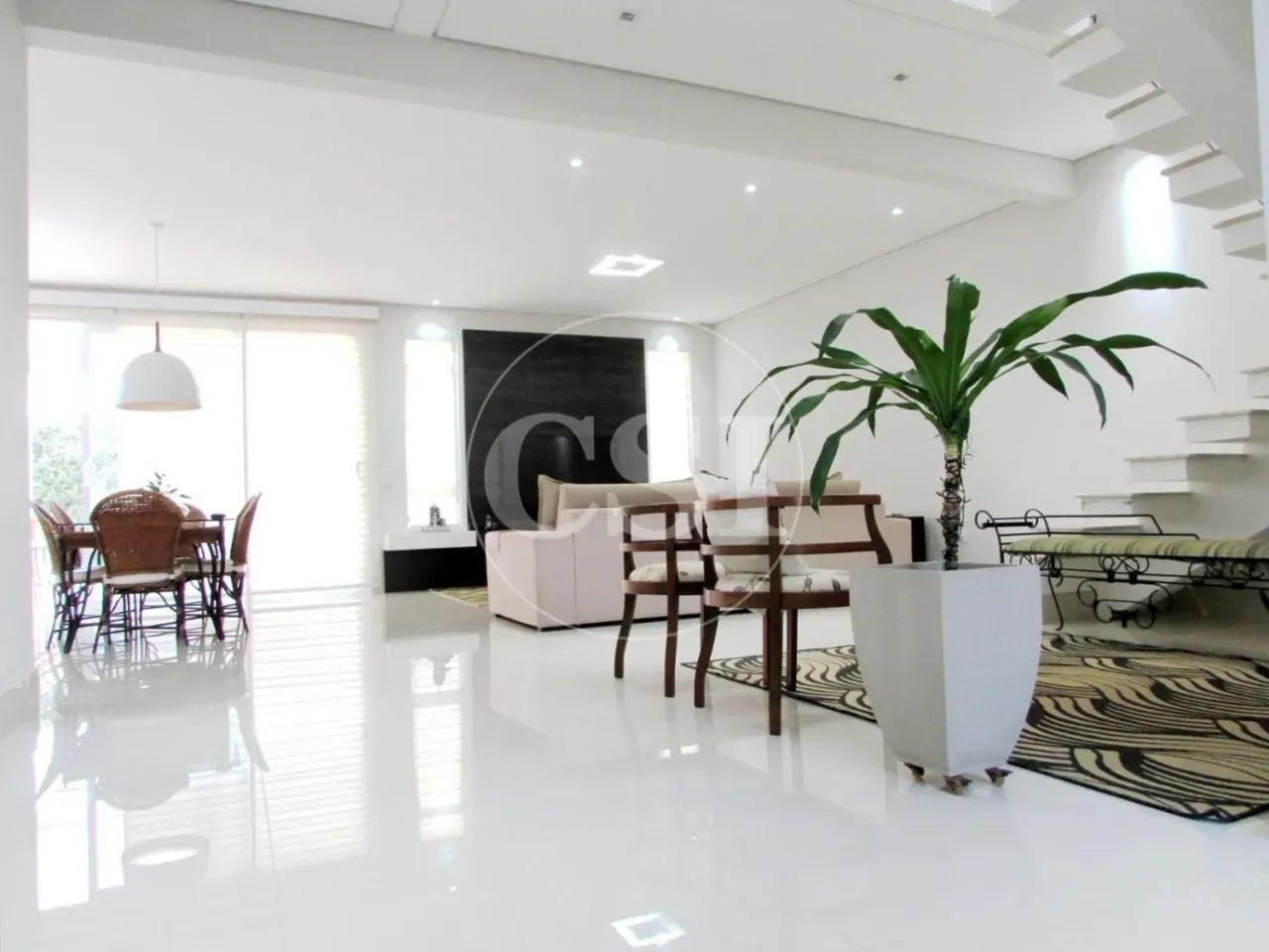 Casa de alto padrão no Residencial Figueira Branca, 3 suítes, piscina, espaço gourmet - Foto 4