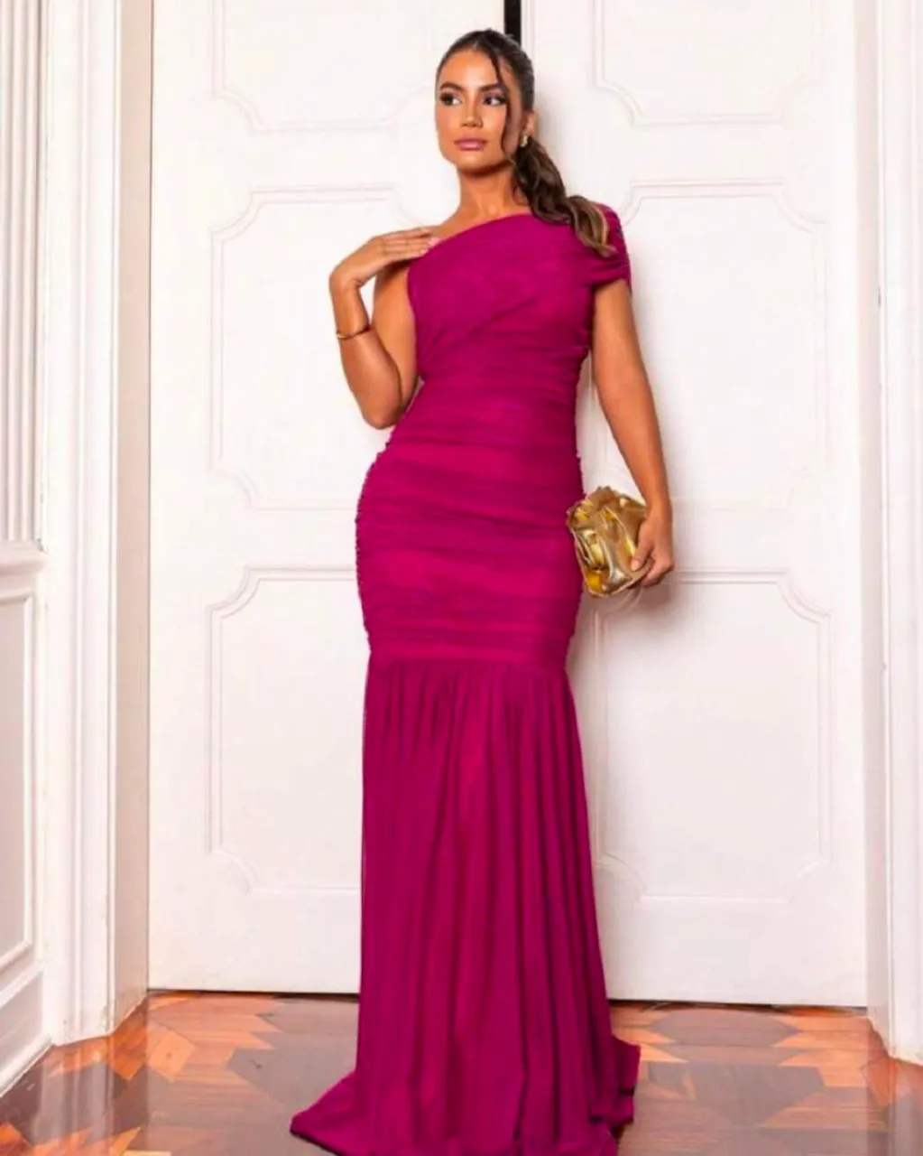 Vestido de festa fúcsia elegante