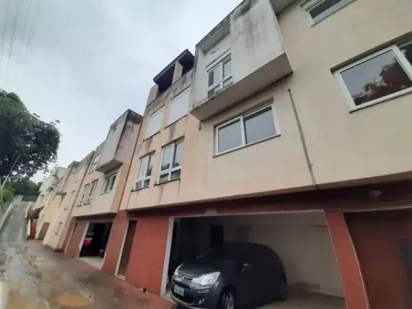 Casa Condominio em Porto Alegre, no bairro Ipanema, com 3 dormitório(s), e 3 banheiros, à