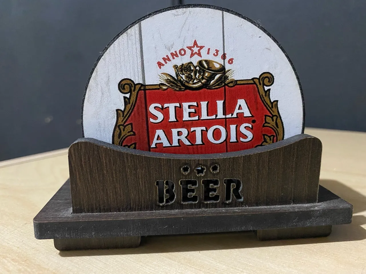 Conjunto de porta-copos Stella Artois com suporte de madeira. (Nunca Usados)