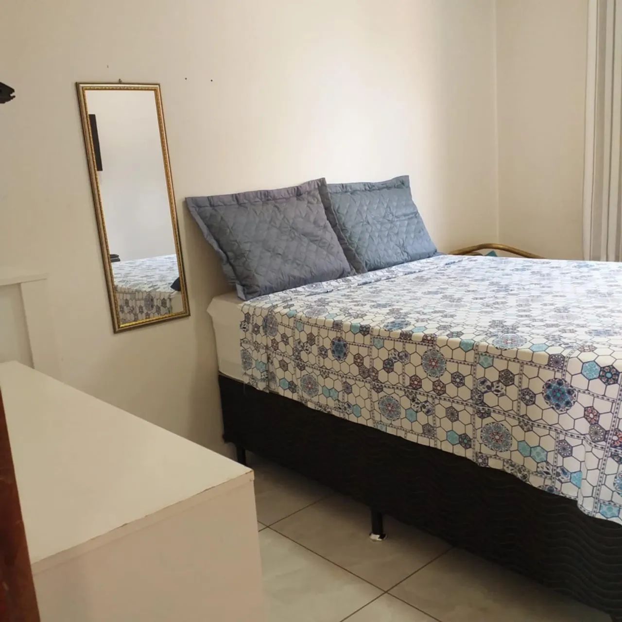 Alugo quarto para mulher