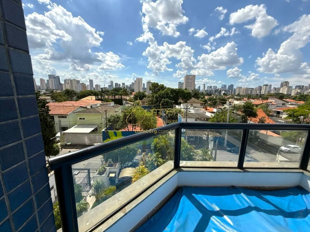 Apartamento com piscina e churrasqueira na varanda - Brooklin