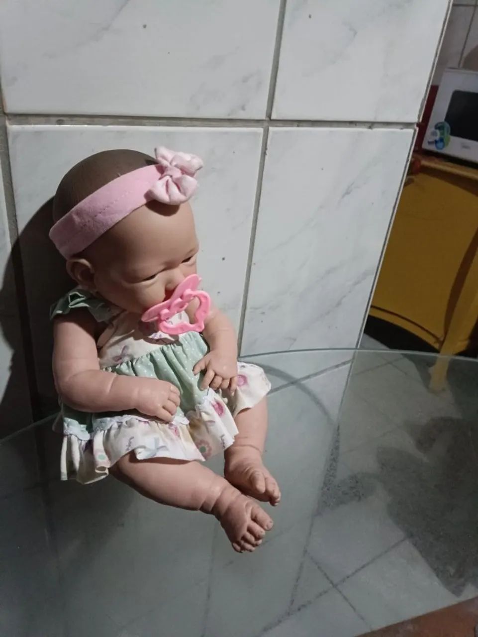 Boneca vendo esta boneca semi-nova cabeça braços e pernas emborrachados corpo de um - Foto 2