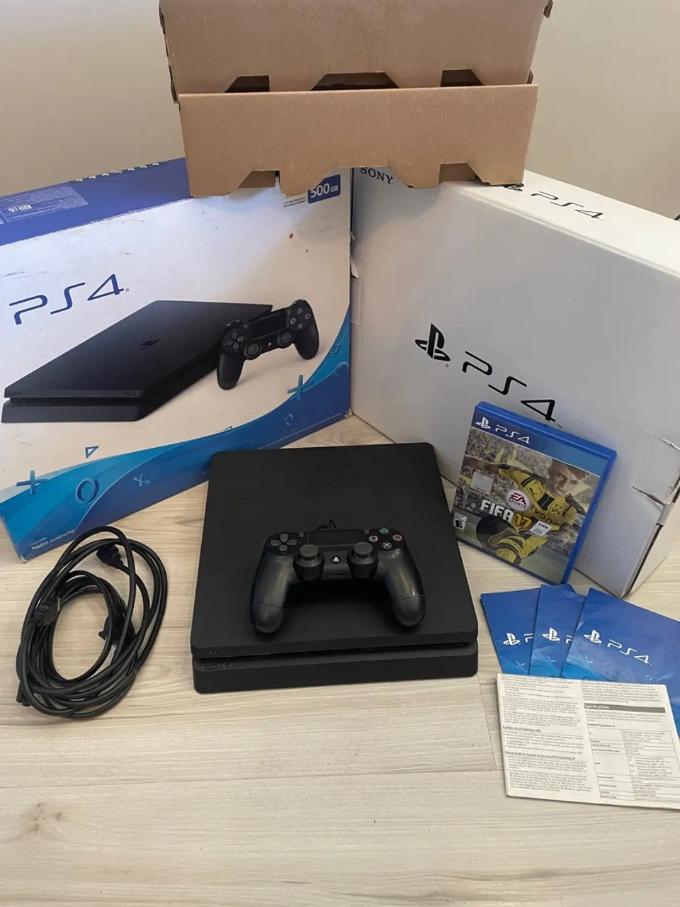 PlayStation 4 - PS4 Completo com Jogo FIFA 17