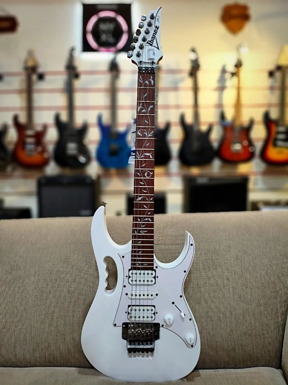 【11168】 Ibanez Steve Vai Signature Model Guitarra Super Stratocaster Ibanez Steve Vai Signature Jem Jr