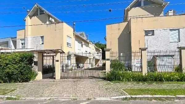 Casa Condominio em Porto Alegre, no bairro Ipanema, com 3 dormitório(s), e 3 banheiros, à