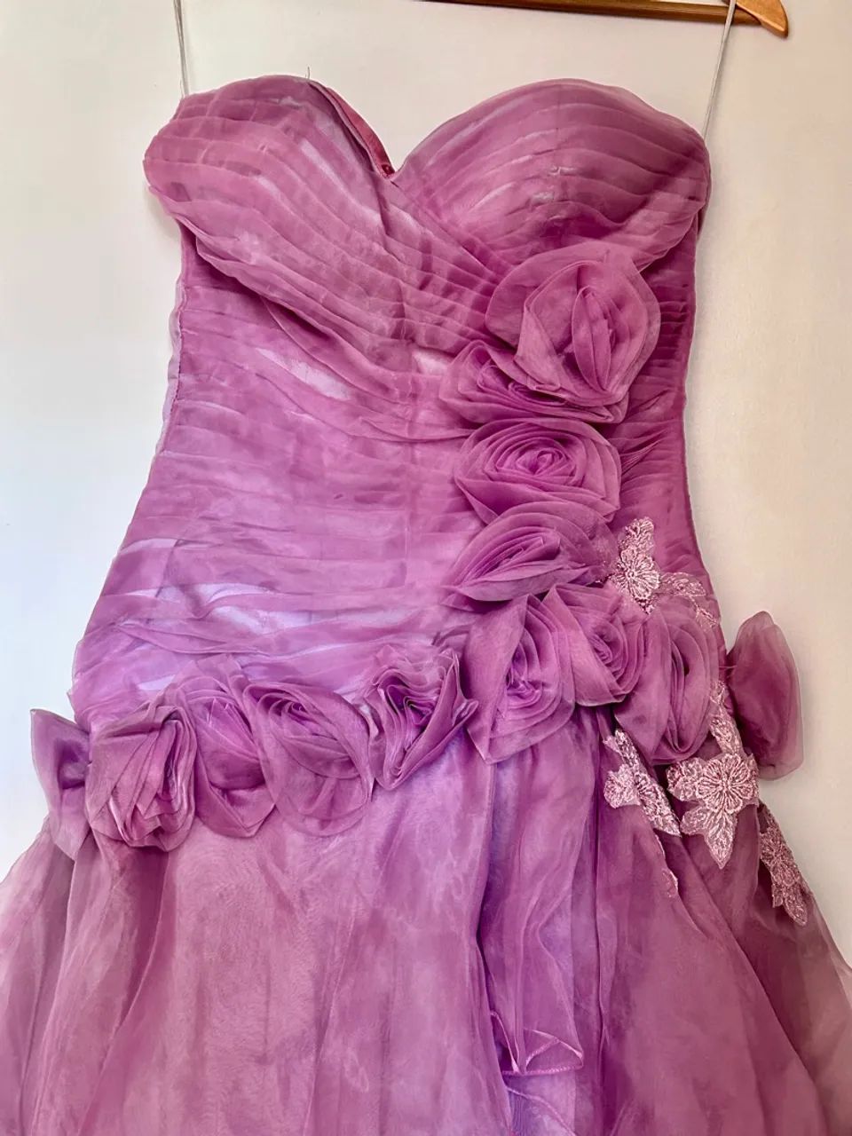 Vestido de Festa Lilás com Flores - Foto 3