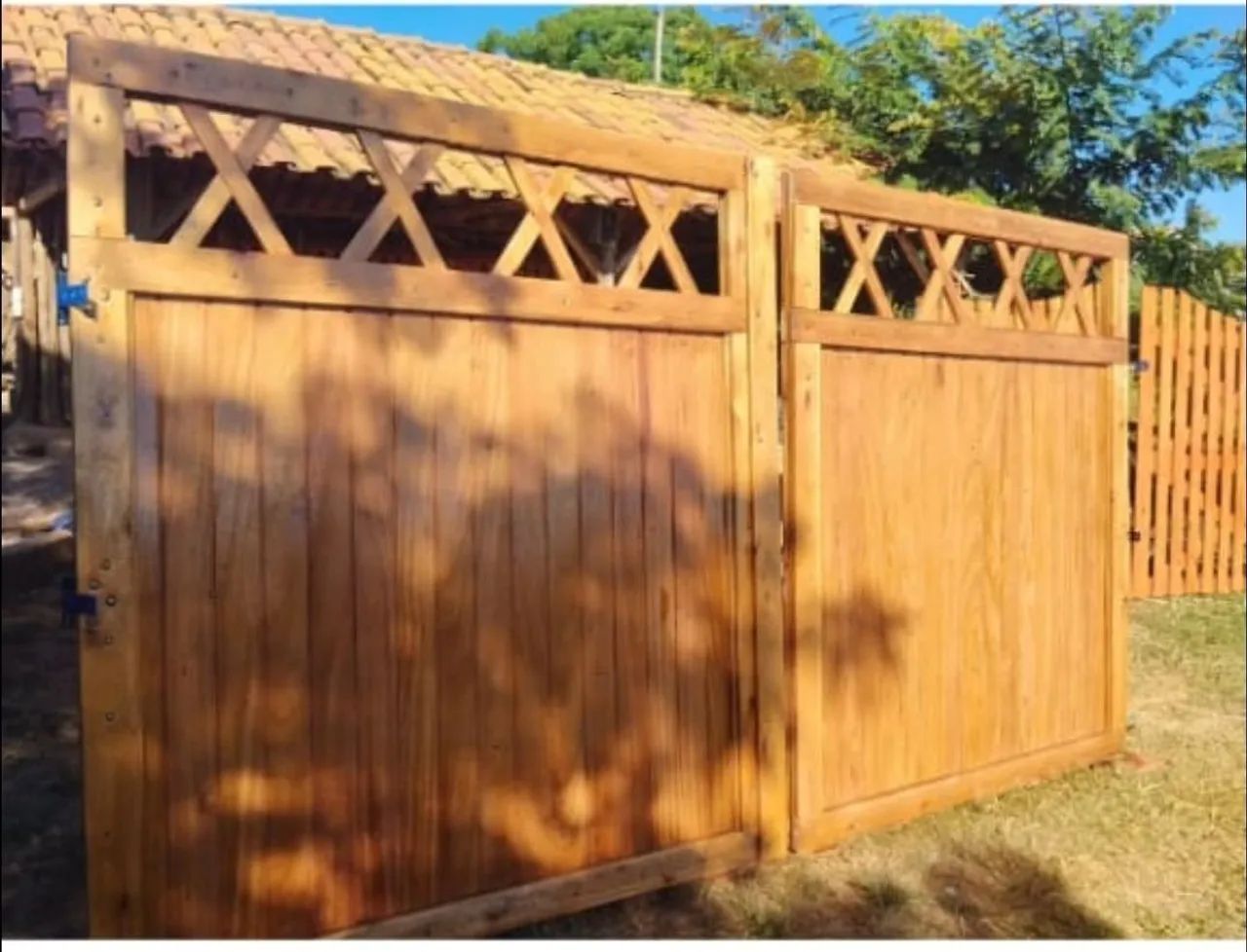 PORTÃO DE MADEIRA MACIÇA DIRETO DA FÁBRICA 64231157963777120