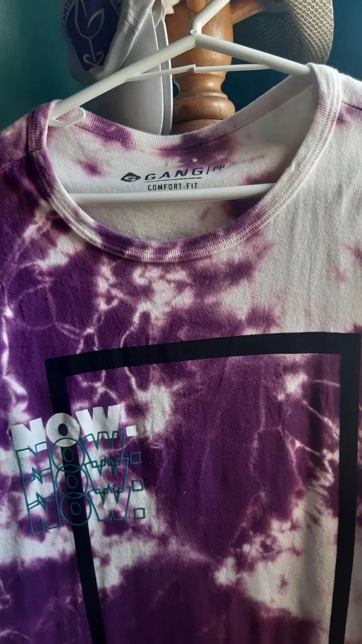 Camiseta Tie Dye Roxa com Estampa NOW - Foto 2