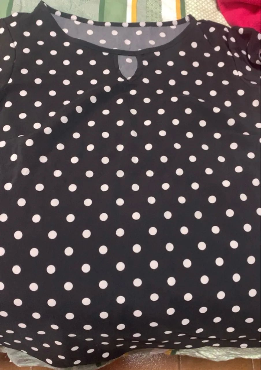 Camiseta de Bolinhas / Poá Preta e Branca NOVA NUNCA USADA