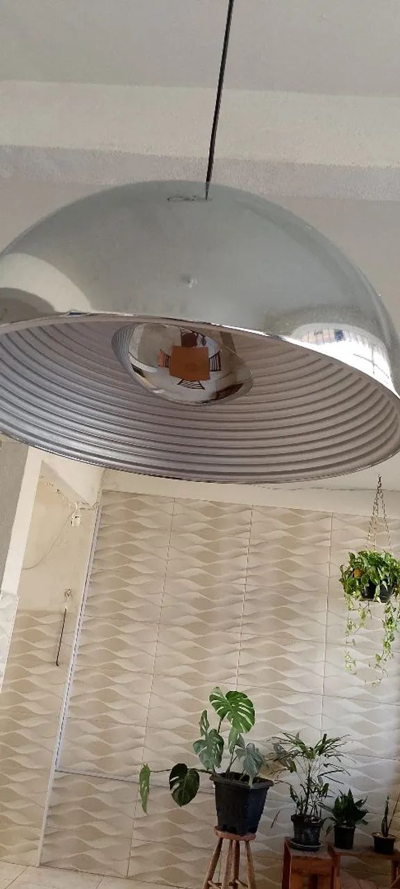 Pendente luminária  Meia Lua Cromado funcionando perfeitamente  - Foto 4