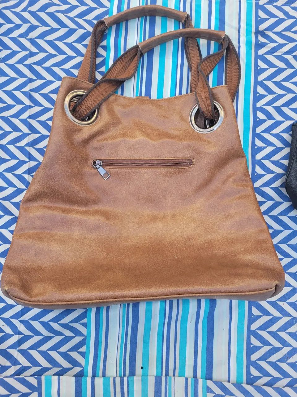 Duas Bolsas Femininas - Marrom e Preta, Ótimo Estado - Foto 2