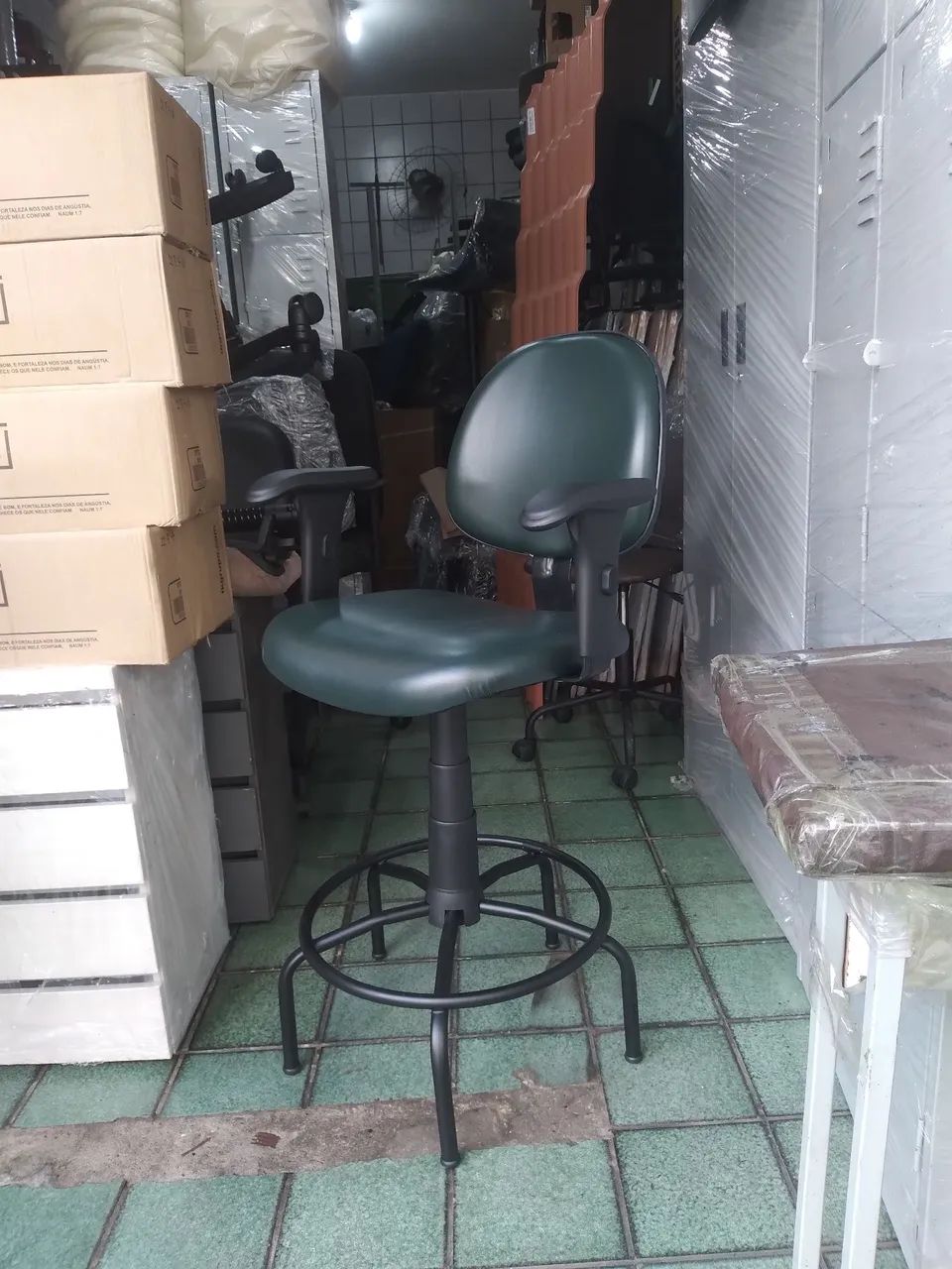 Cadeira caixa alta portaria supermercado  - Foto 2