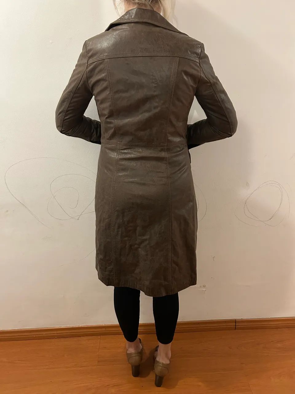 Casaco de Couro Legítimo Feminino Marrom marca Crayon (Argentino) - Foto 2