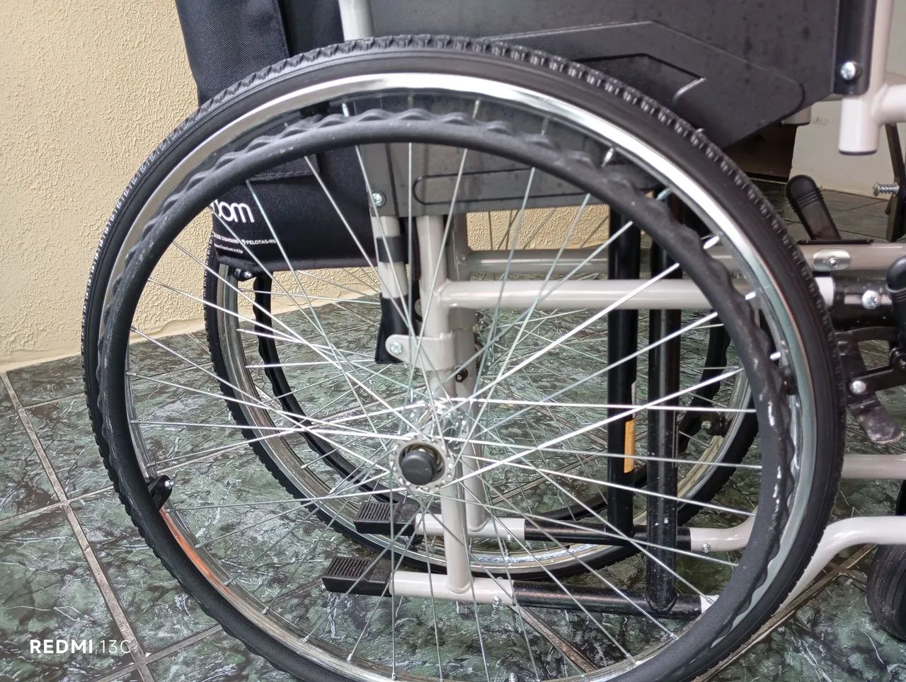 Cadeira de roda dobrável nova  - Foto 4