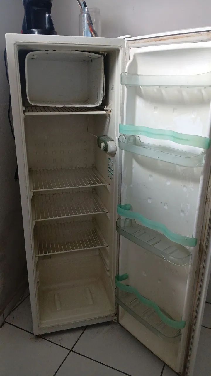 VENDO GELADEIRA PALITO PARA CONCERTO (TROCAR MOTOR) - Foto 4