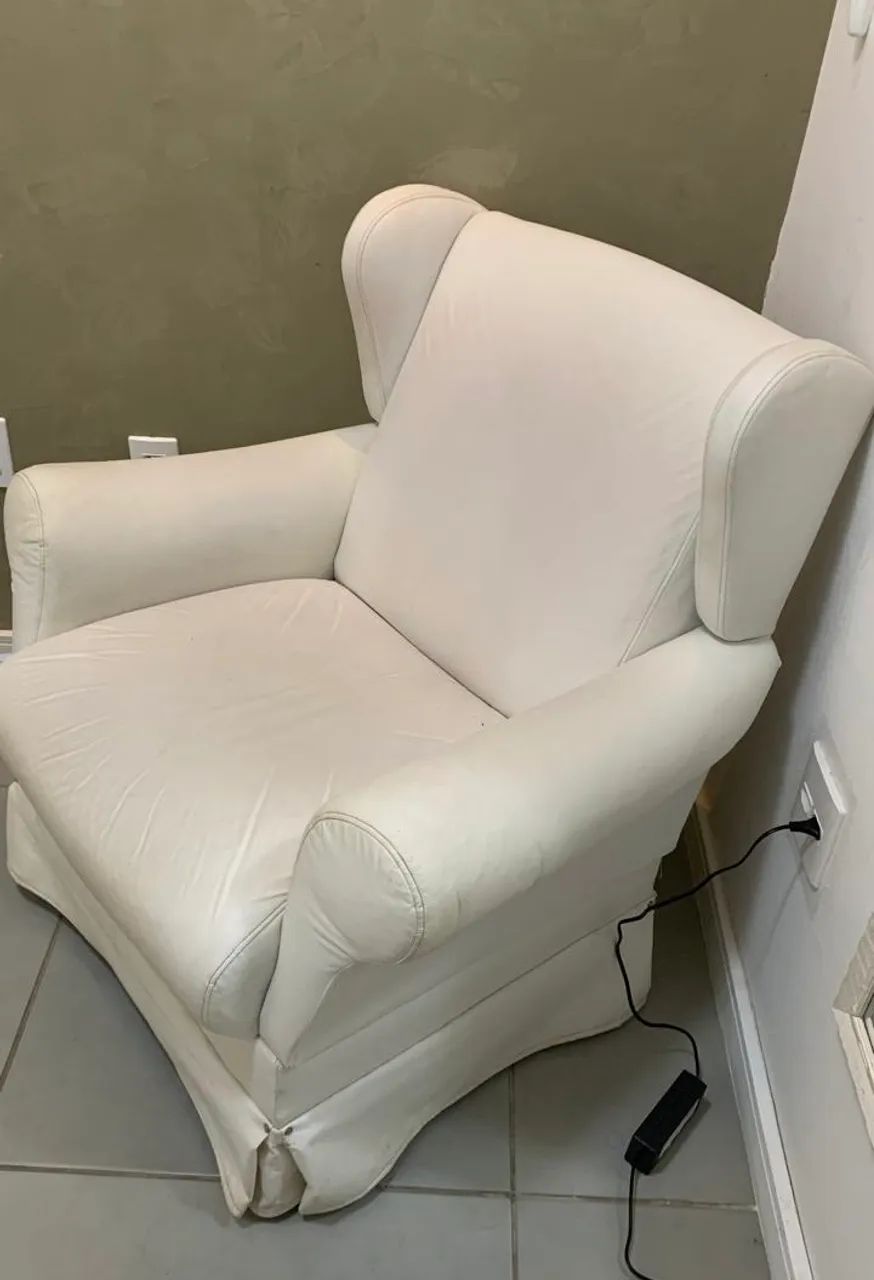 Vende-se poltrona de balanço de courino branca - Foto 2