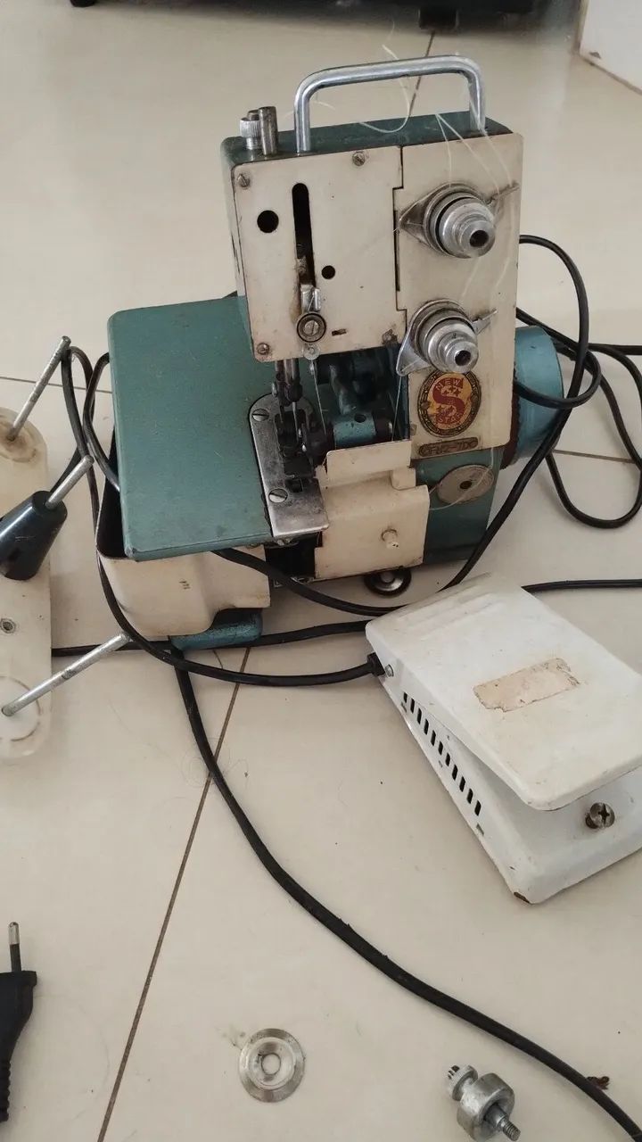 Máquina overloque 