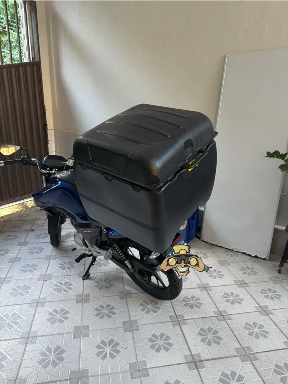 Baú 160L com suporte 