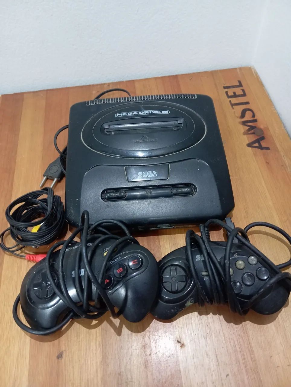 MEGA DRIVE 3 COM DOIS CONTROLES E FITAS - Consoles de Vídeo Game