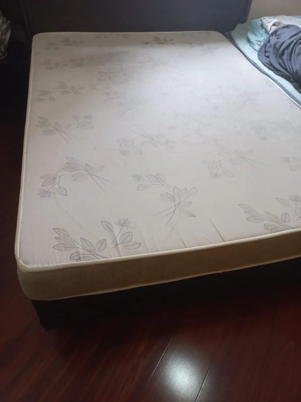 Box com colchão de casal