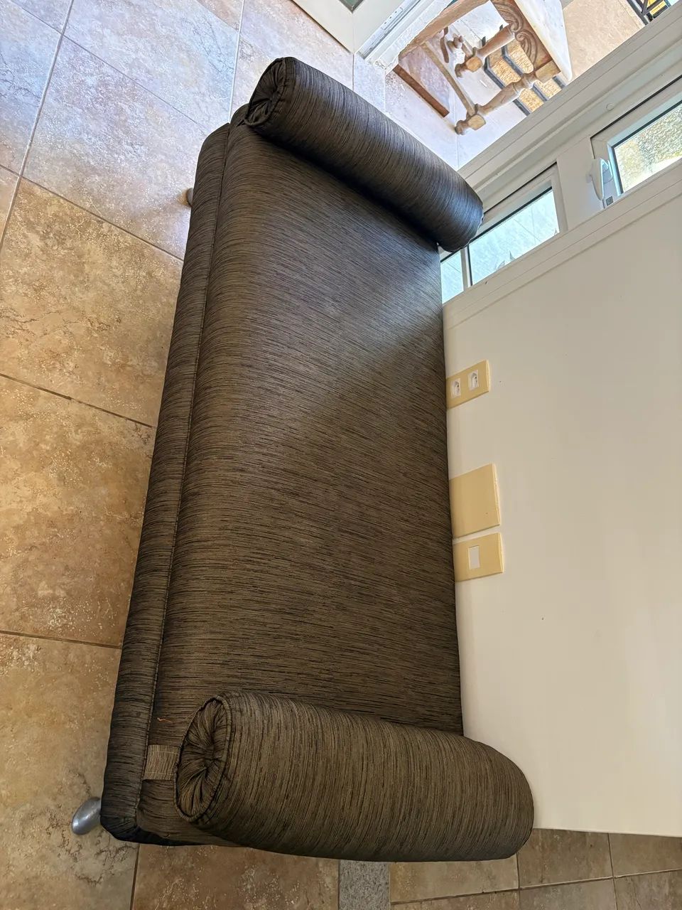 Chaise Longue Estofada em Tafetá com Pés de Metal - Foto 2