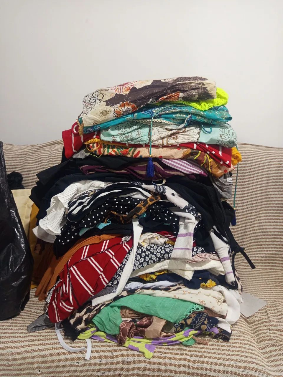 75 peças de roupas semi novas 