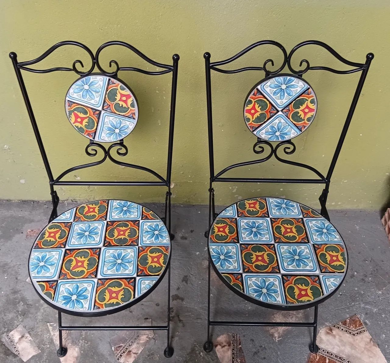 Mesa e cadeiras de jardim 