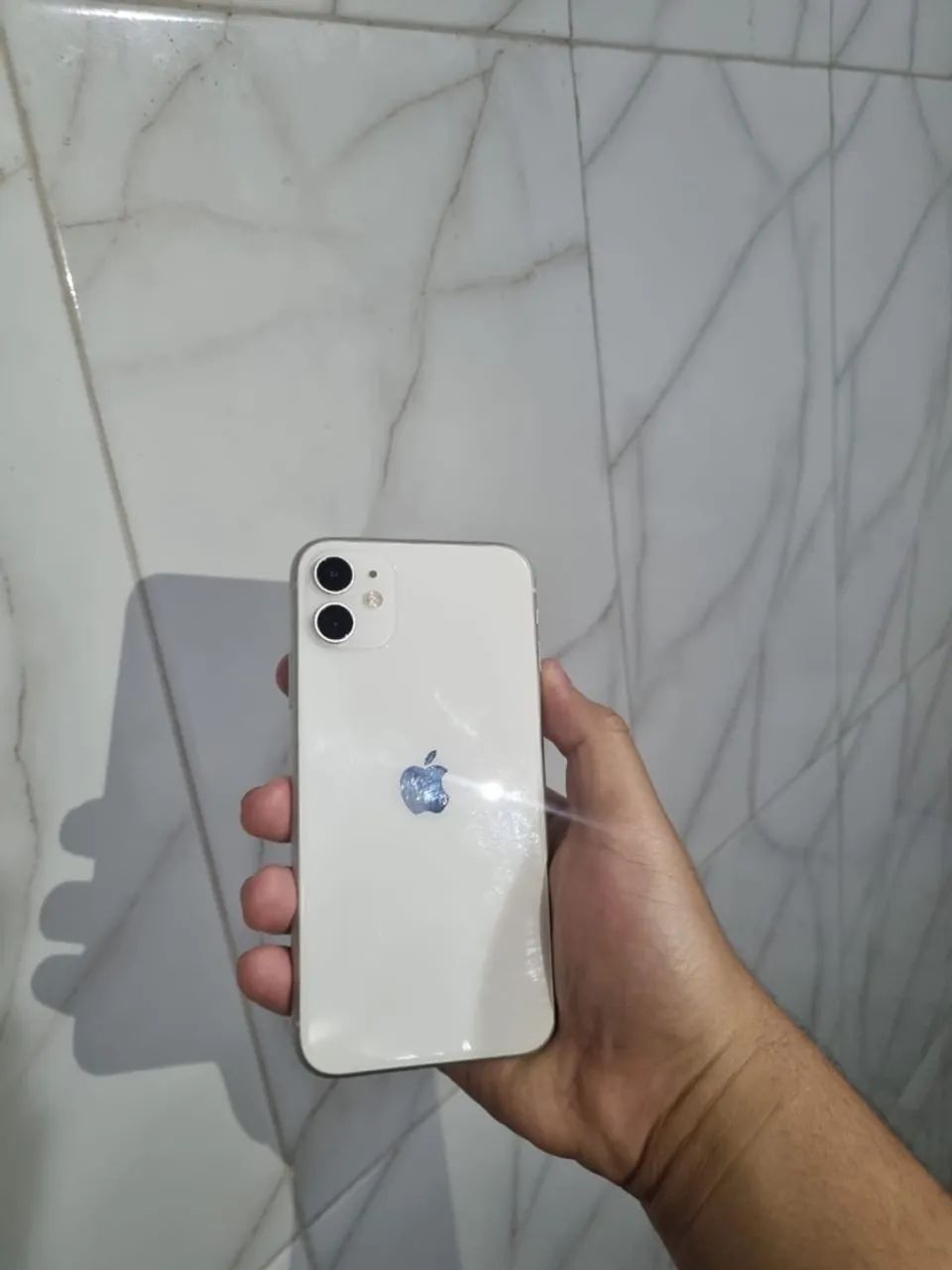 Vendo iPhone 11 branco 64gb - Foto 2