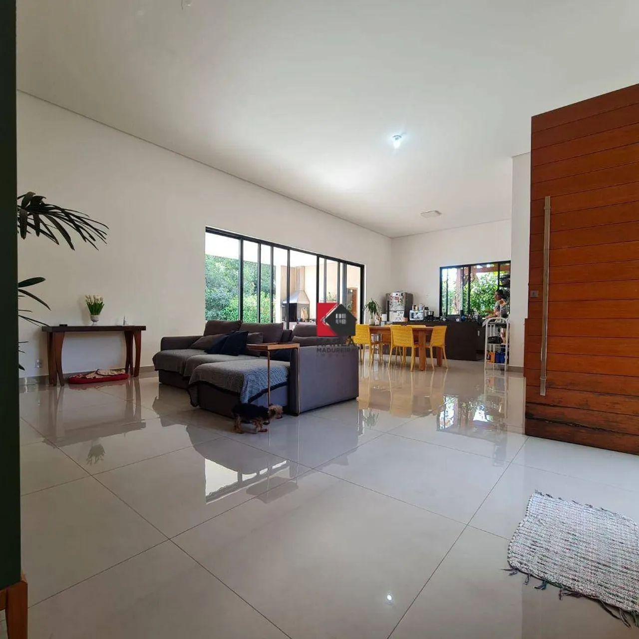 CASA DE 04 QUARTOS, SENDO 04 SUÍTE E PISCINA EM CONDOMÍNIO!! - Foto 4
