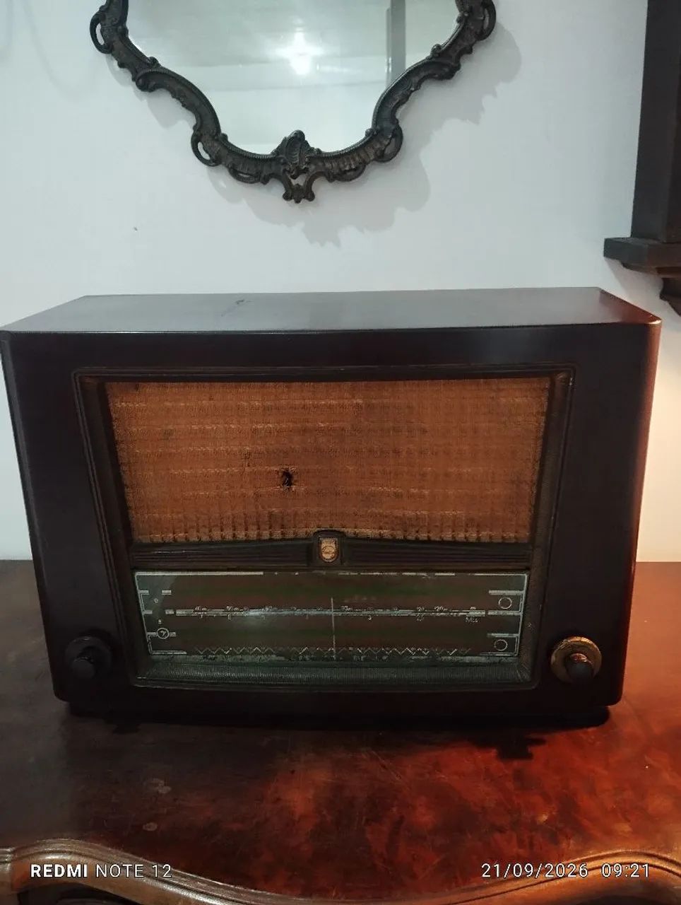 Rádio antigo valvulado Philips 