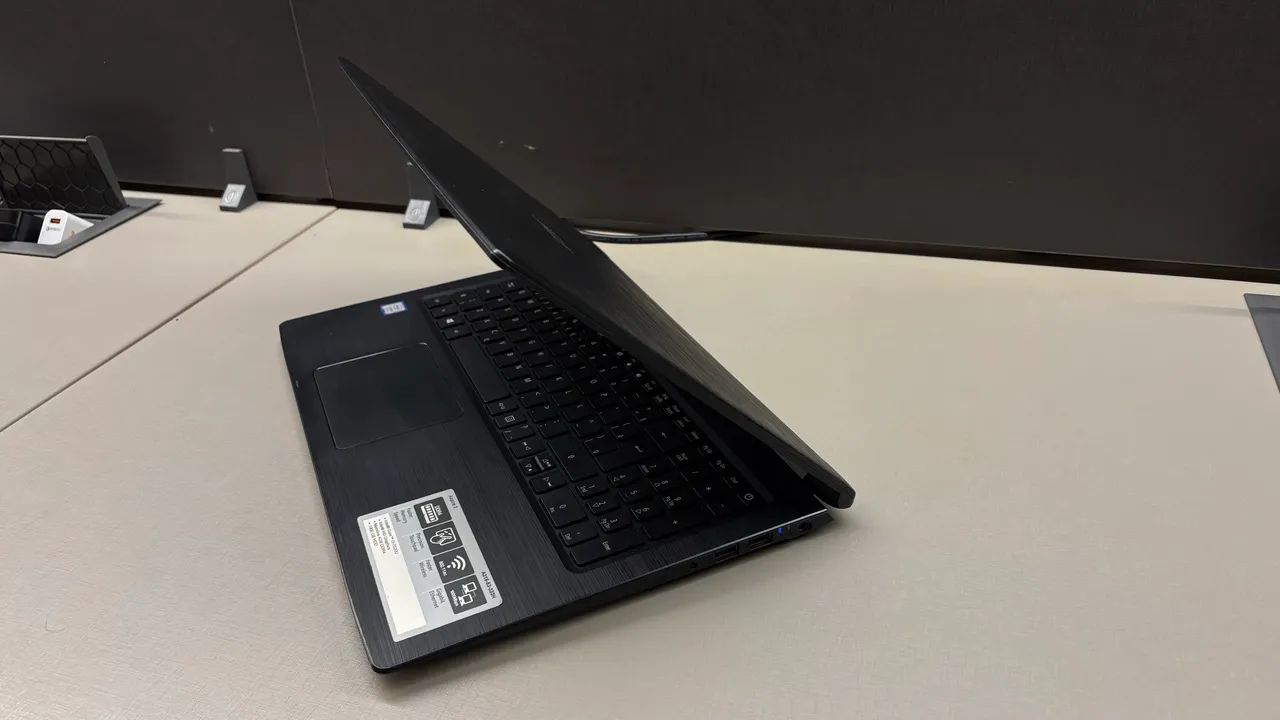 Notebook ACER Aspire 3 - Foto 2