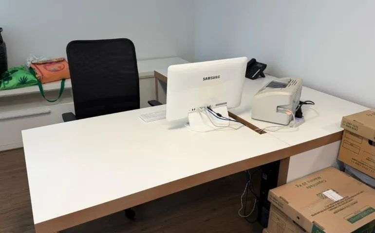 Mesa de escritório em L