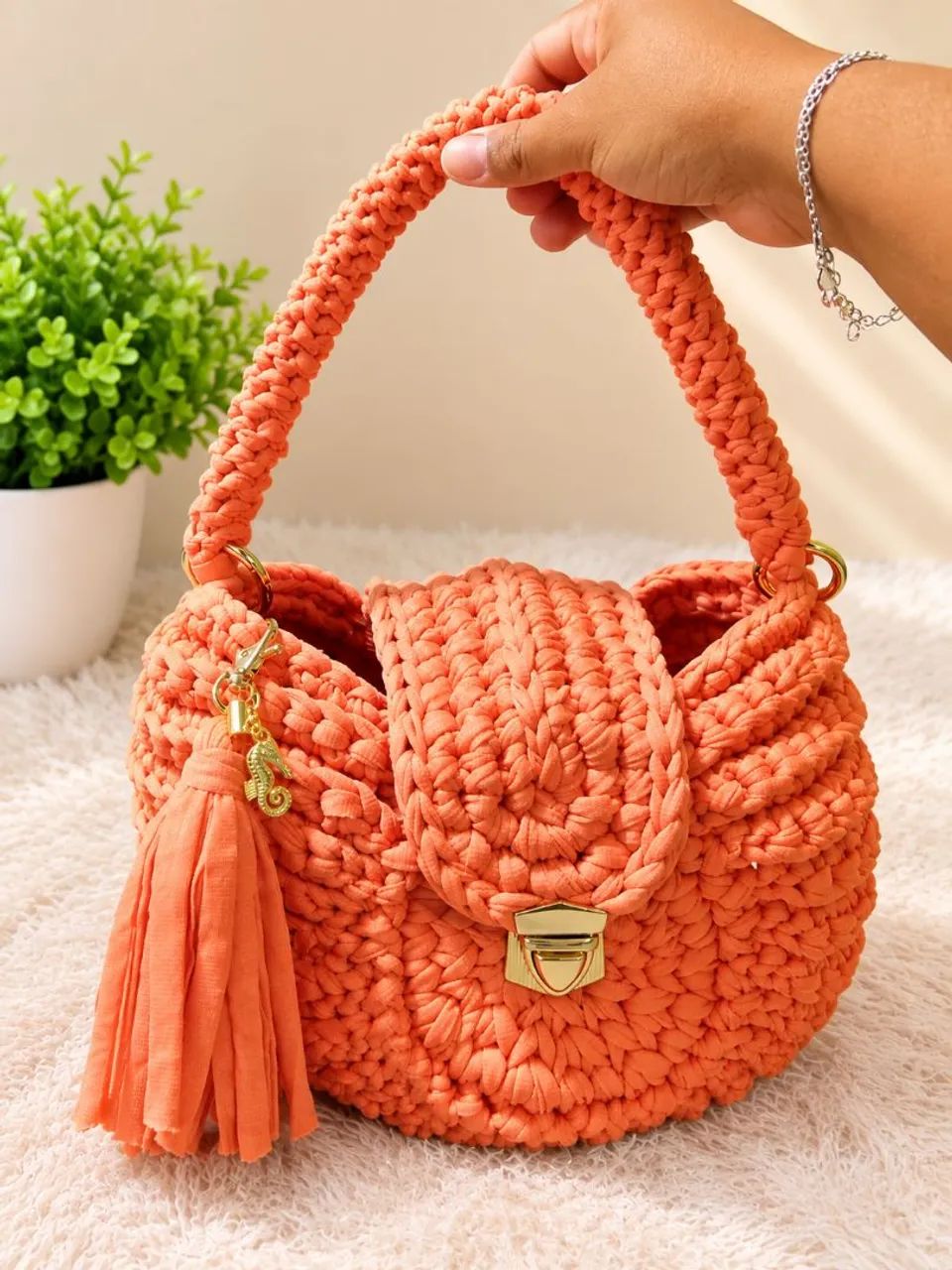 Bolsa em fio de malha 