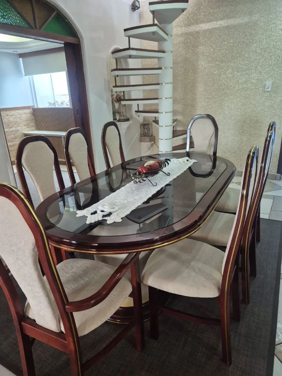 Mesa de jantar com 8 cadeiras
