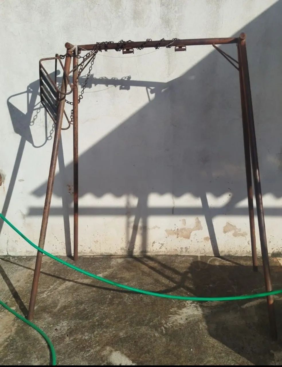 Balanço de ferro antigo