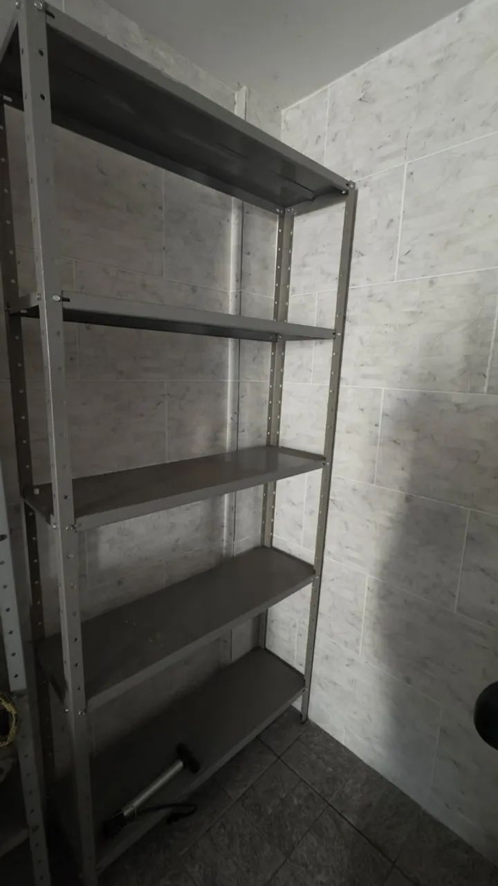 Estante de aço