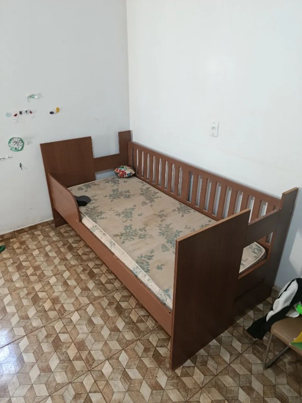 Camas em MDF super conservadas 