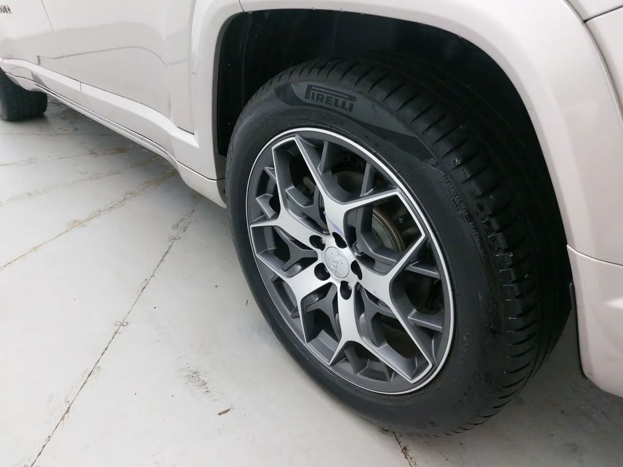 Jeep Commander Overland T270 1.3 TB Flex Aut., foto 11 de 18