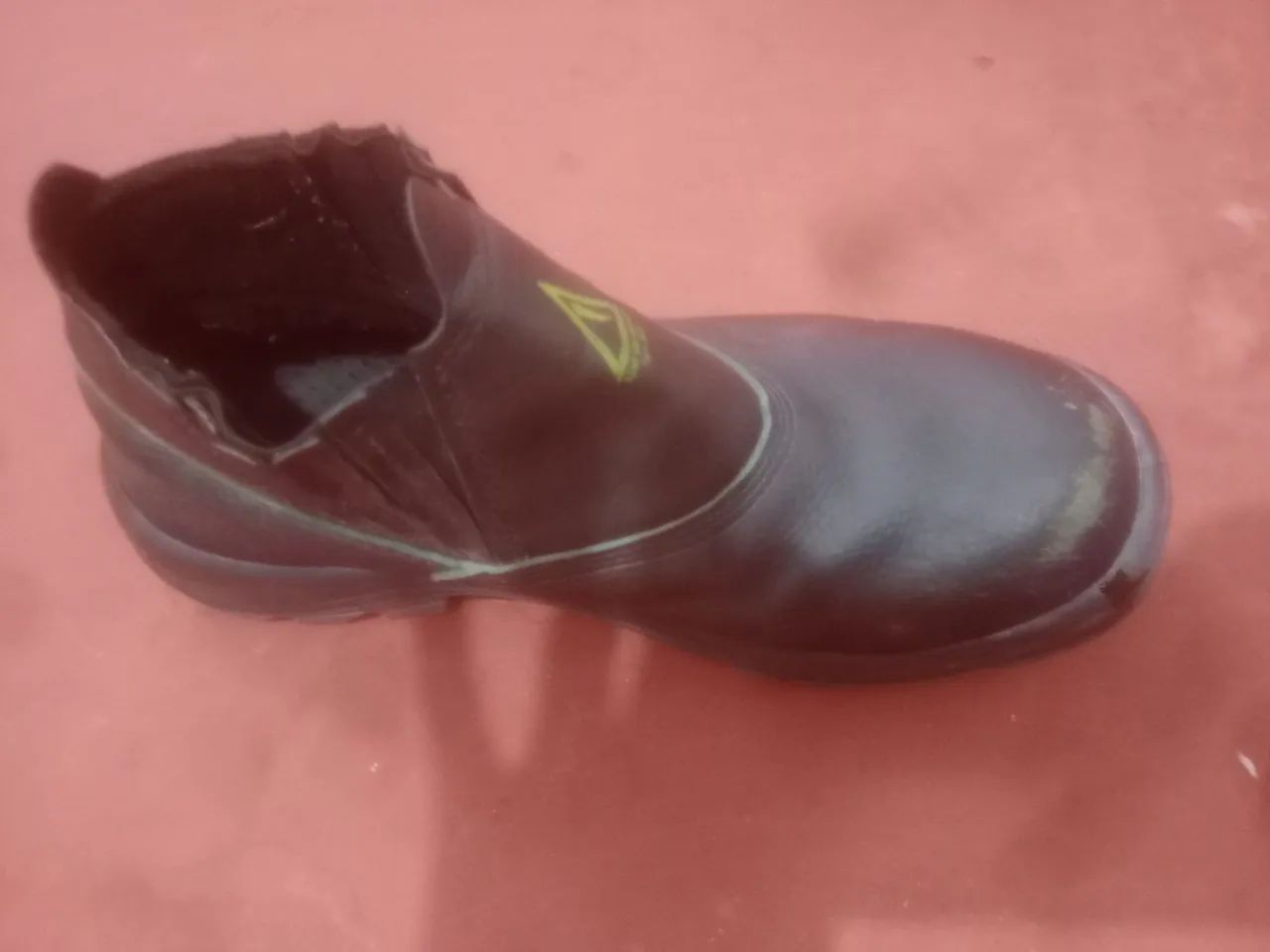 Vendo 1 bota semi nova  - Foto 2