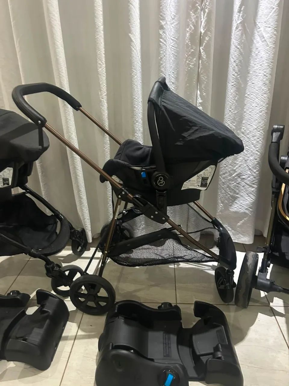 Carrinho de bebê Moisés com bebê conforto e base veícular  - Foto 5