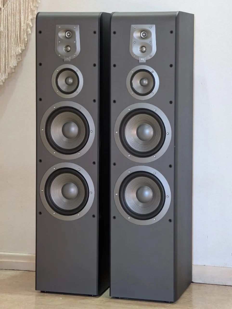 Caixa torre JBL ES90
