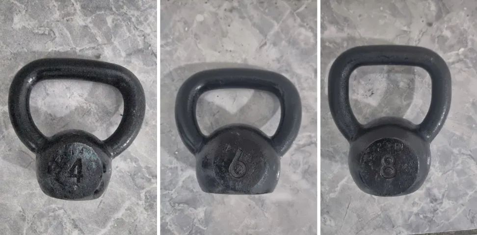Lote de pesos: 3 kettlebells, halteres e caneleiras - Foto 2