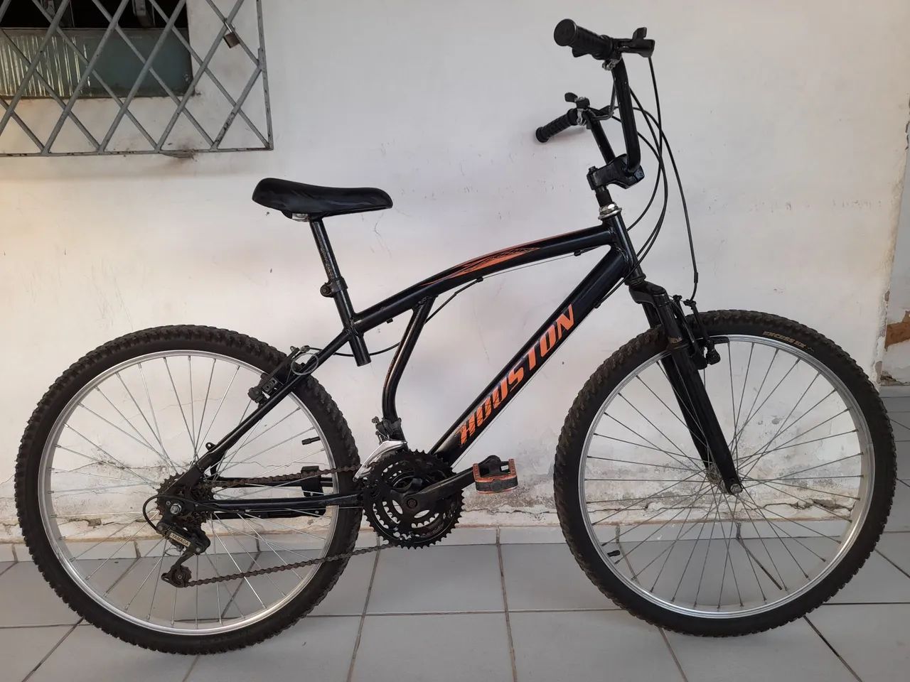 Bicicleta usada com marchas.