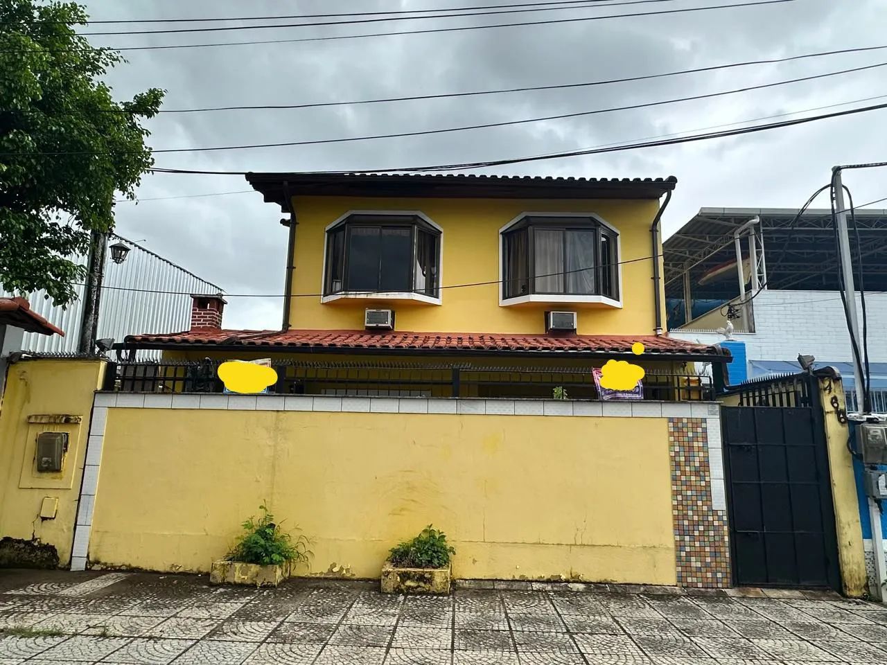 CASA COM 2 PAVIMENTOS A VENDA EM MURIQUI 
