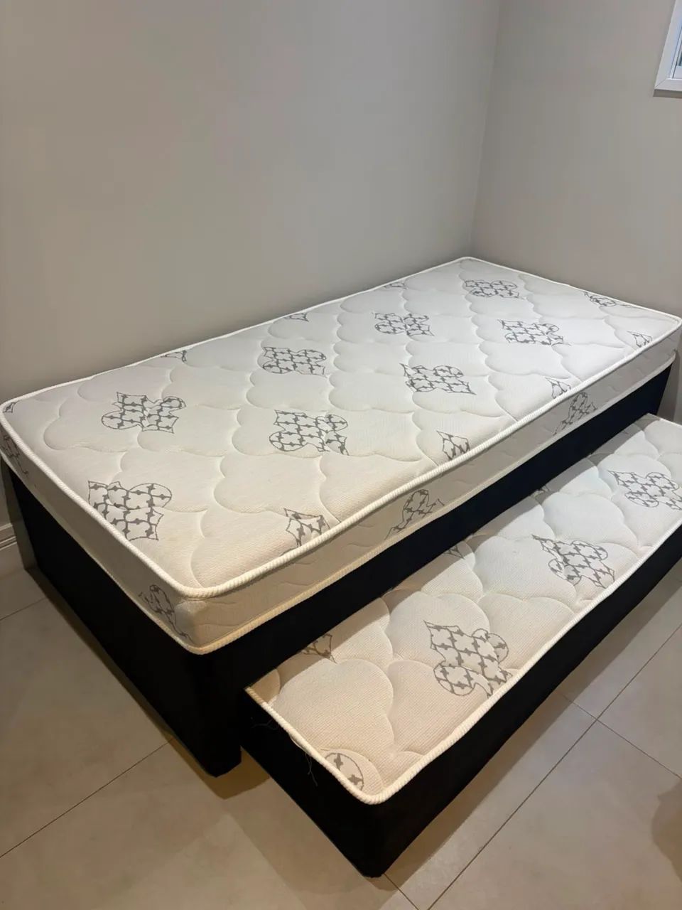 Cama de solteiro com auxiliar Mobly 
