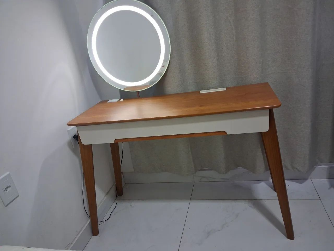 Penteadeira Moderna com Espelho LED e Tomada - R$550 - Vila Velha - Foto 5