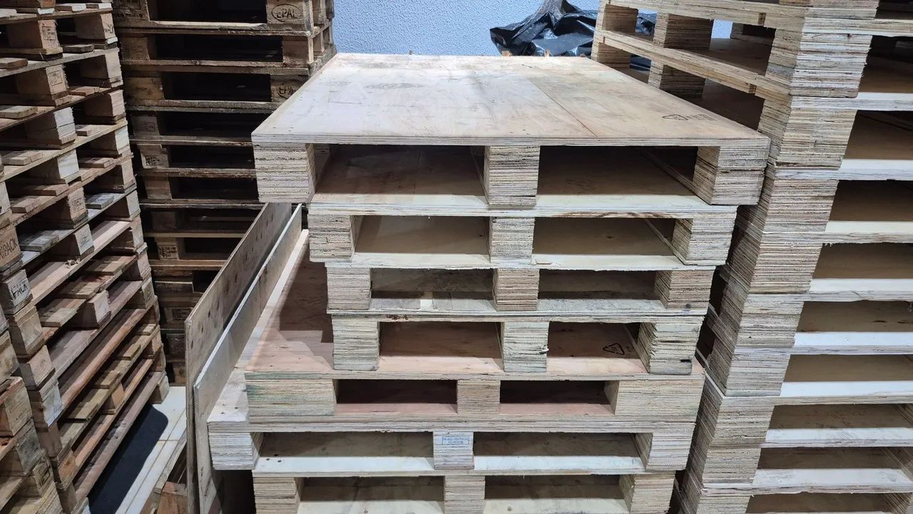 Pallets seminovos compensado resistente, entregamos.  - Foto 3